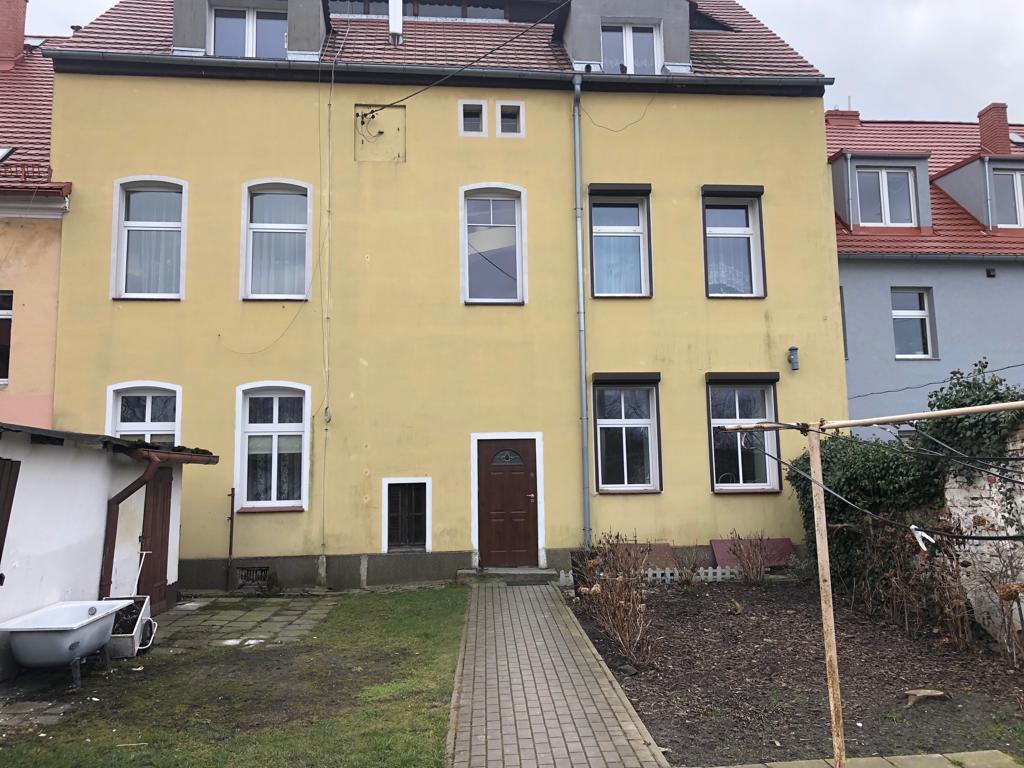 Remontowana kamienica w Środzie Śląskiej