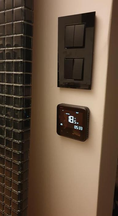 Najnowsze termostaty w czarnej odsłonie